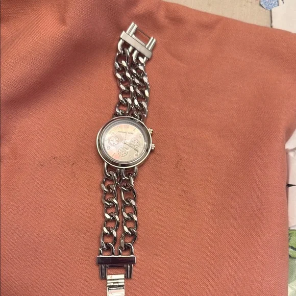 Michael Kors | Accessories | Michael Kors Silver Chainlink  display picture 3
